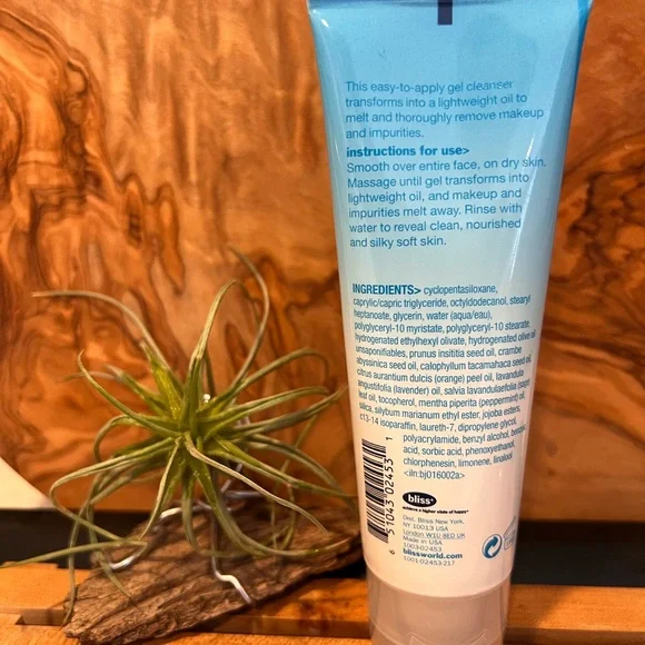 Bliss Fabulous make up melt Facial Cleanser - Picture 2 of 3